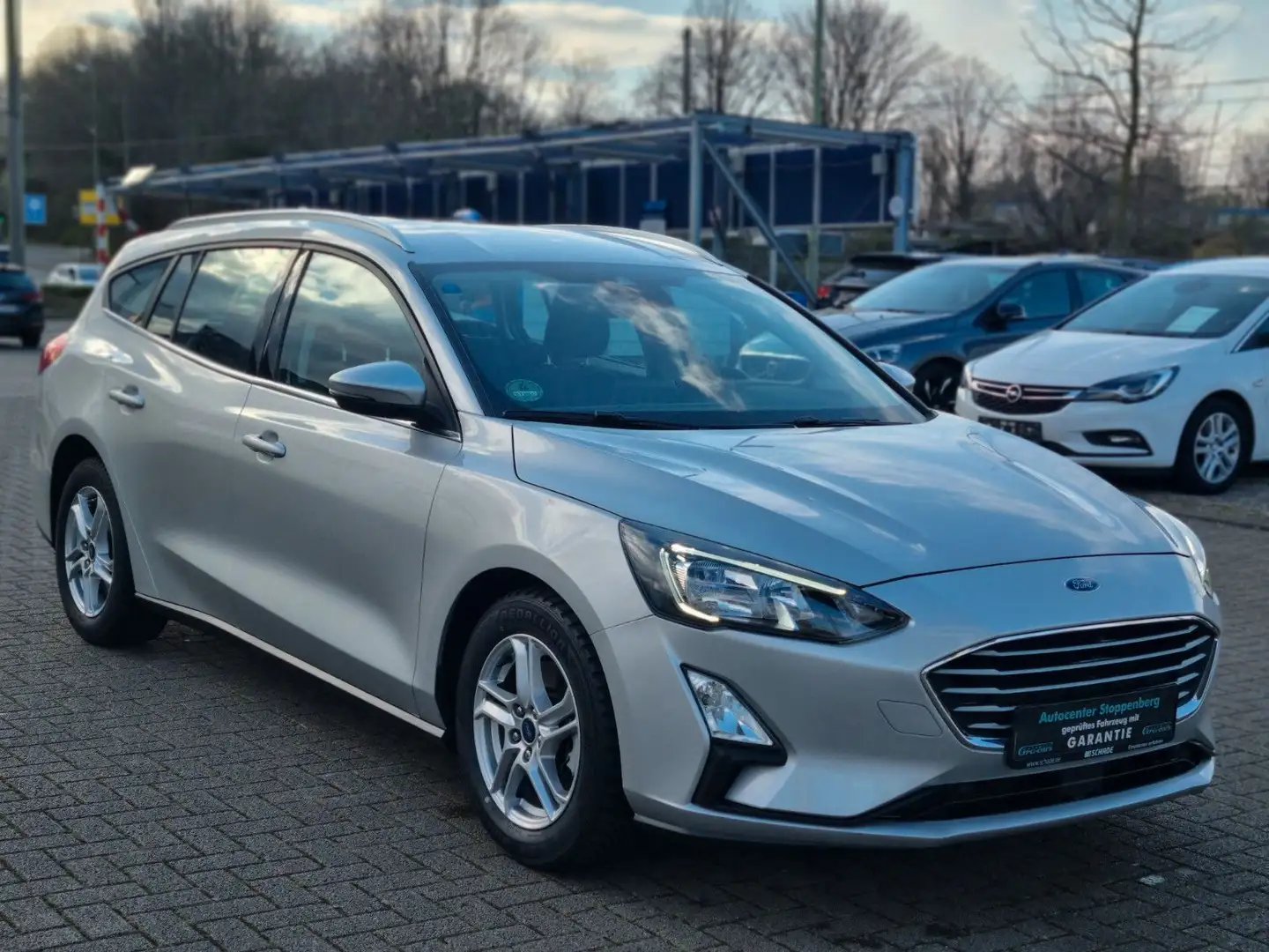 Ford Focus Turnier Automatik/Navi/Kamera/AppleCar Argent - 1