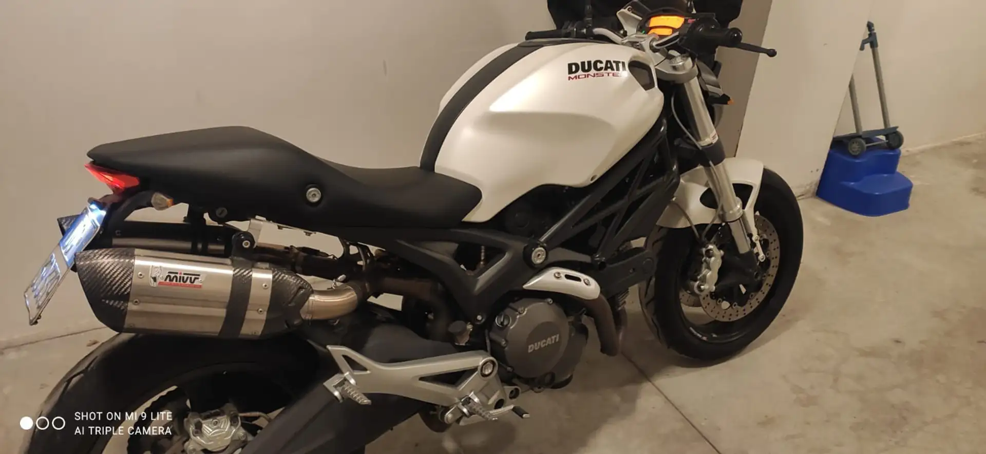 Ducati Monster 696 plus Alb - 2