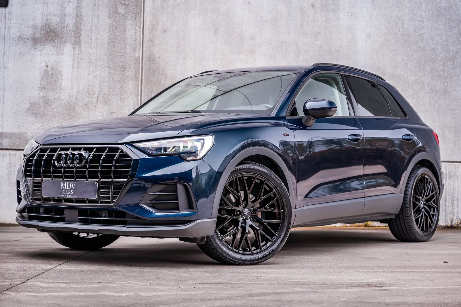 Audi Q3 S-LINELOOK - 1