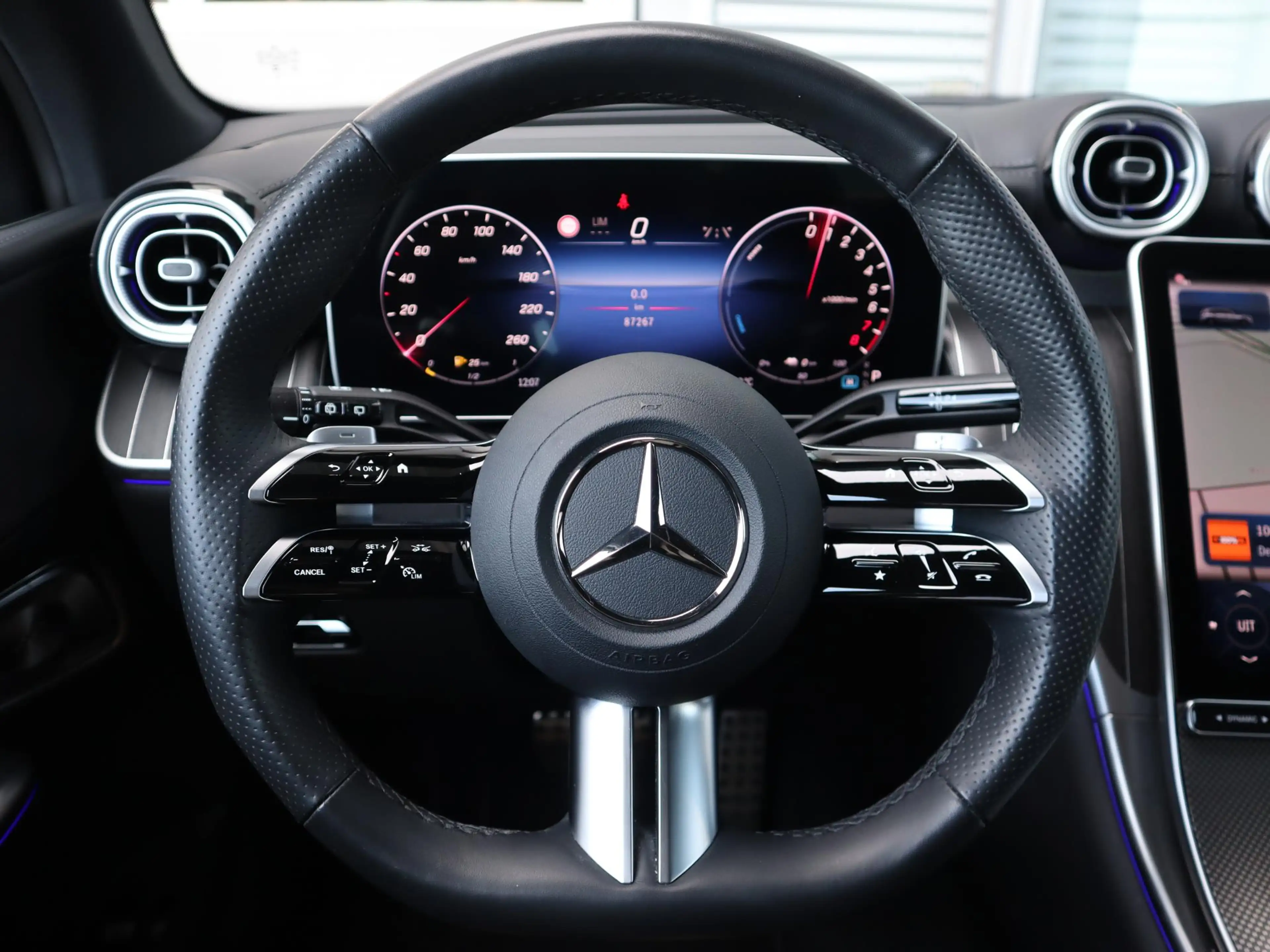 Mercedes-Benz GLC 300 300e 4MATIC AMG Line — photo 15