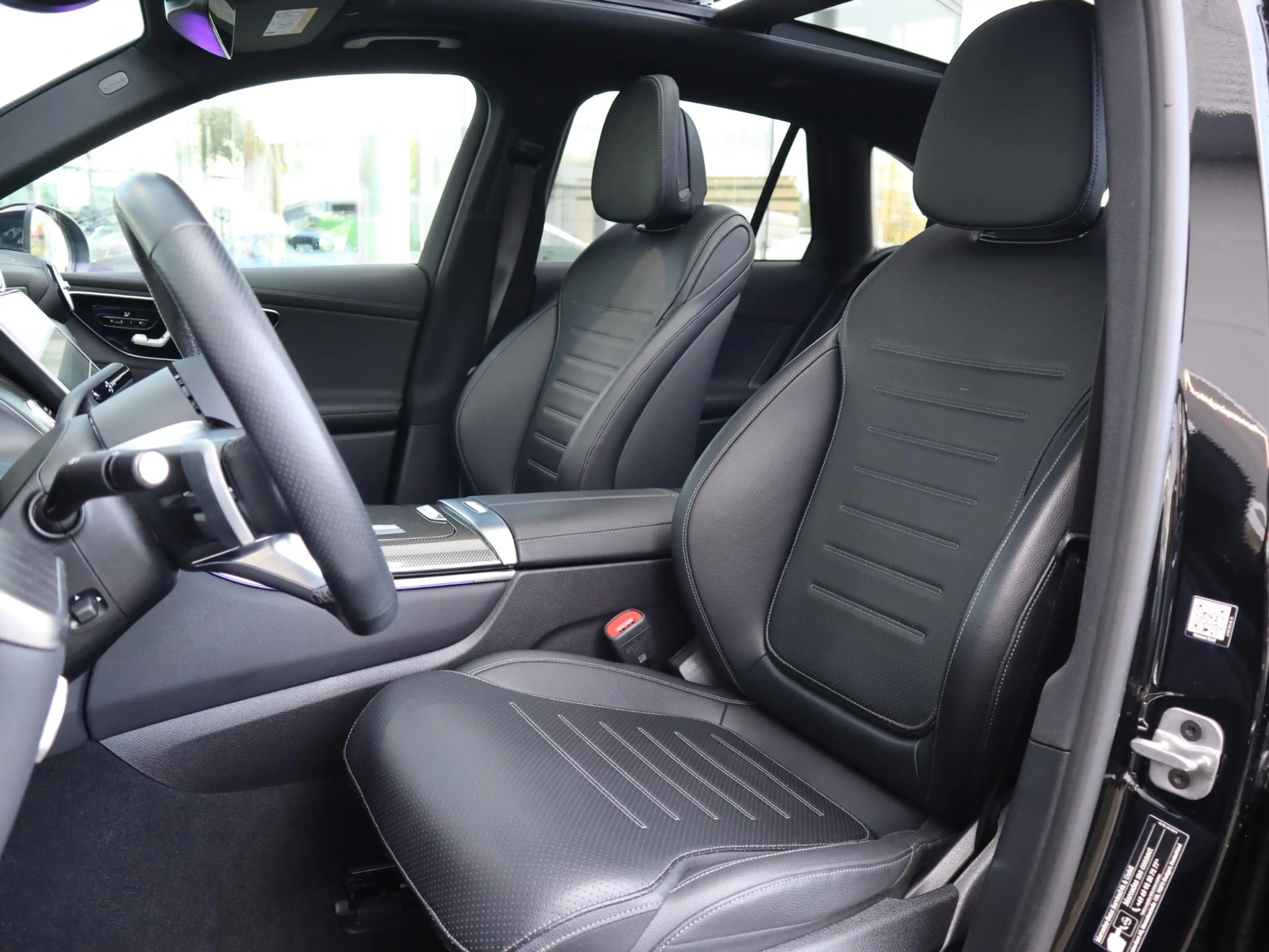 Mercedes-Benz GLC 300 300e 4MATIC AMG Line — photo 13