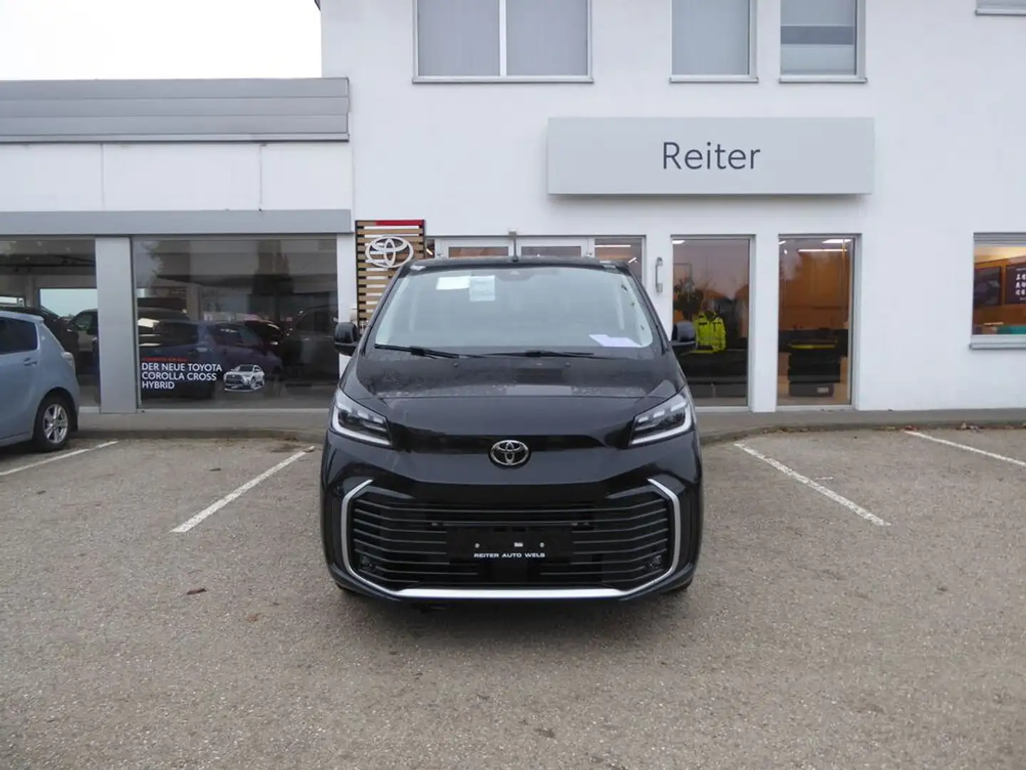 Toyota Proace Verso 2,0 D-4D 145 L2 Family Aut. Schwarz - 1