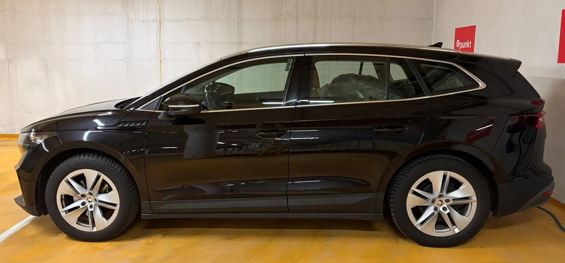 Skoda Enyaq 80 Schwarz - 2
