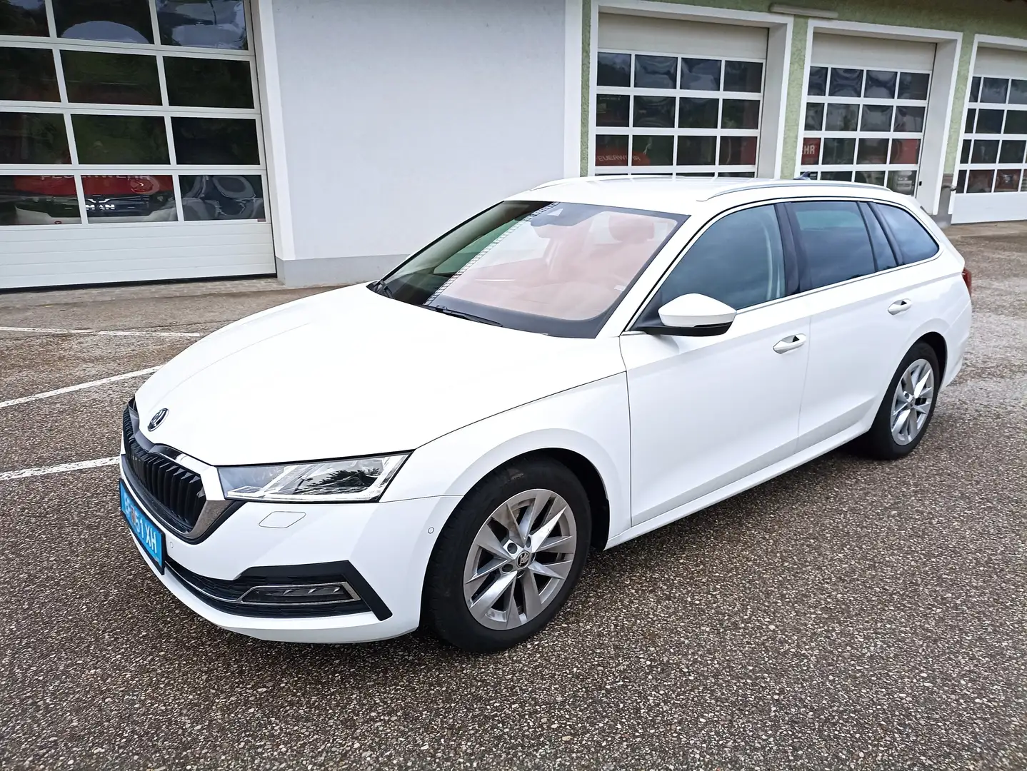 Skoda Octavia Combi 2,0 TDI Premium Matrix,Leder,Head up,Kamera Weiß - 2