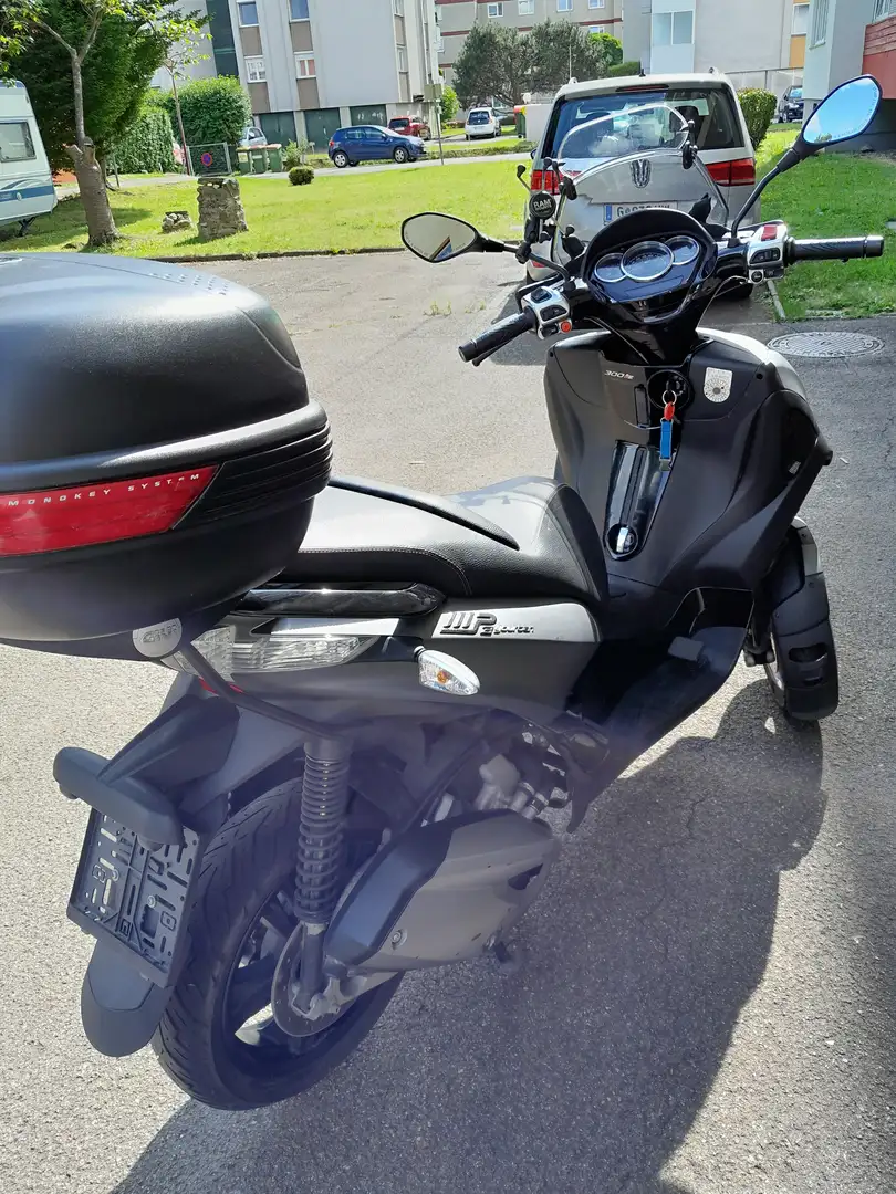 Piaggio MP3 300 LT Yourban Silber - 2