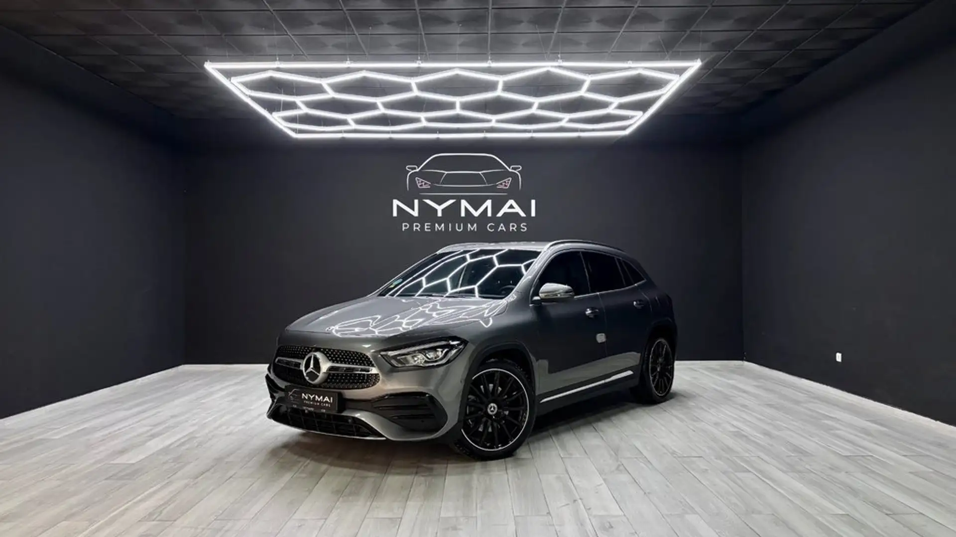 Mercedes-Benz SLR GLA 200 Gris - 1