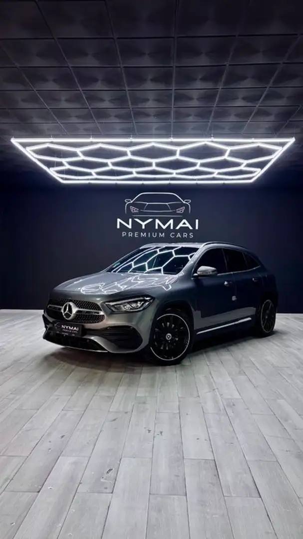 Mercedes-Benz SLR GLA 200 Gris - 2