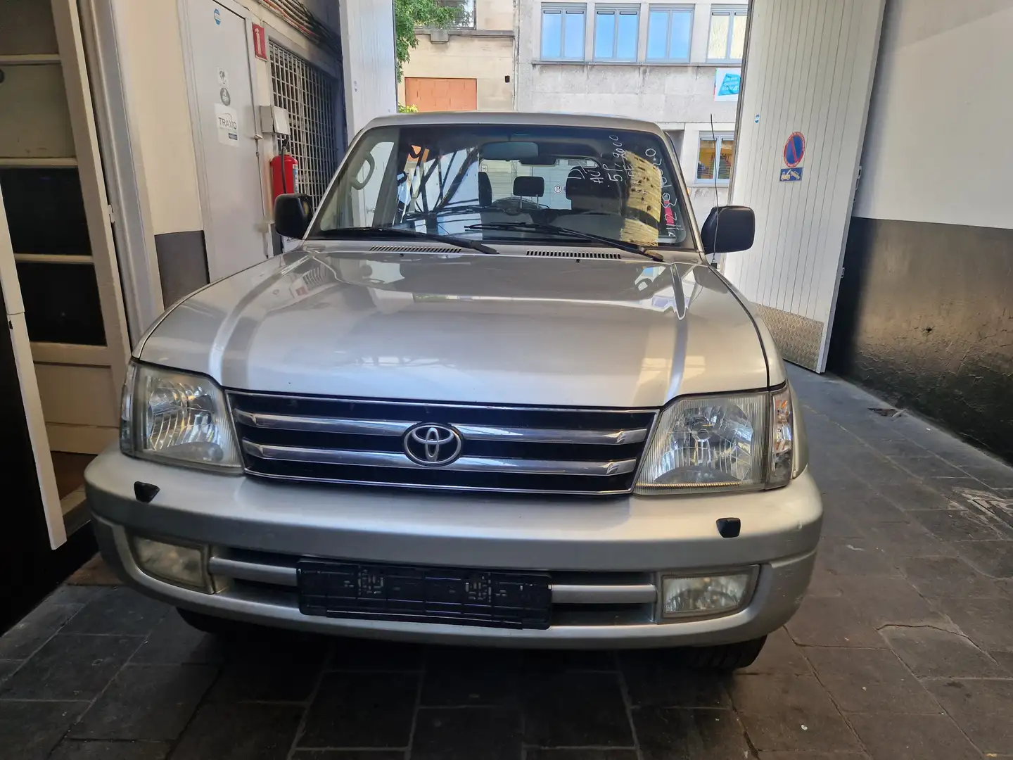 Toyota Land Cruiser 3.0 Turbo VIP Gris - 2