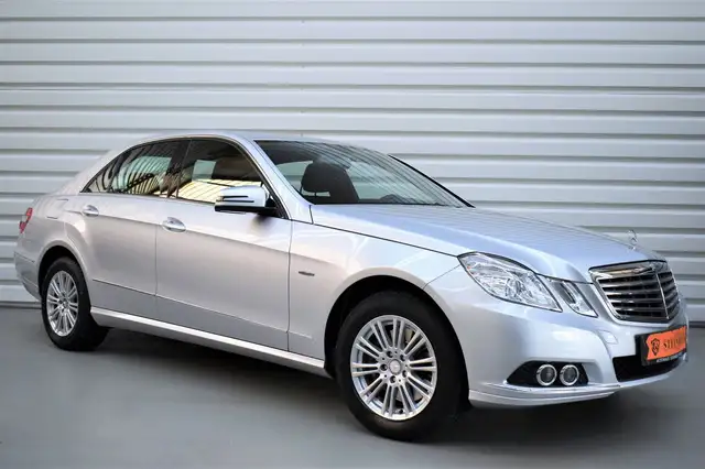 Mercedes-Benz E 250 E250 CGI Elegance+1.Hand+Tempomat+Automatik