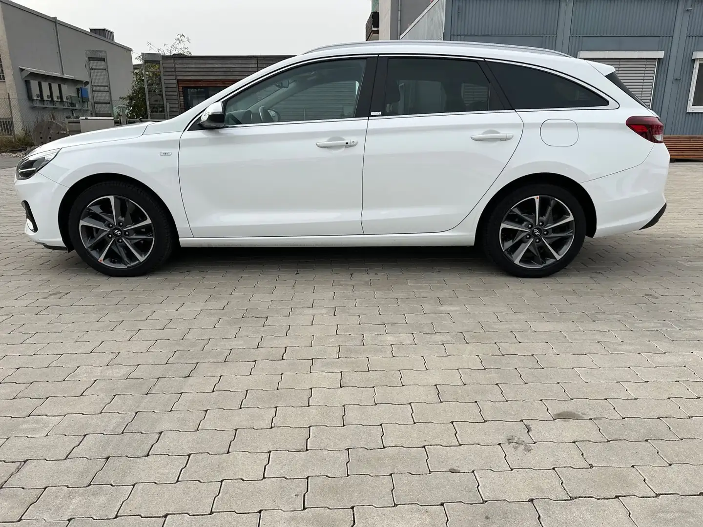 Hyundai i30 cw Prime Mild-Hybrid* Keyless Go* Weiß - 2