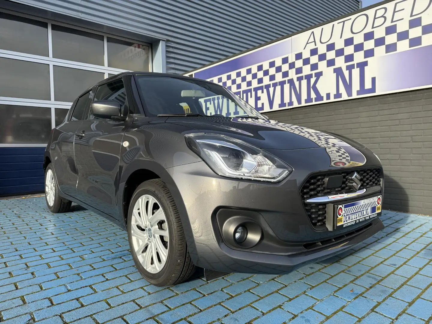 Suzuki Swift 1.2 AUTOMAAT ADAP CRUISE P-CAM STOELVERW. Grijs - 1