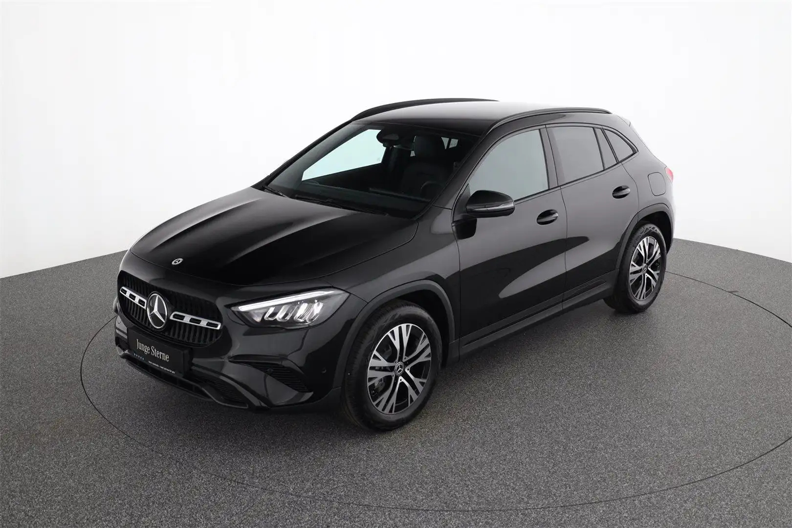 Mercedes-Benz GLA 180 Prog. AHK Night Distronic Schwarz - 2
