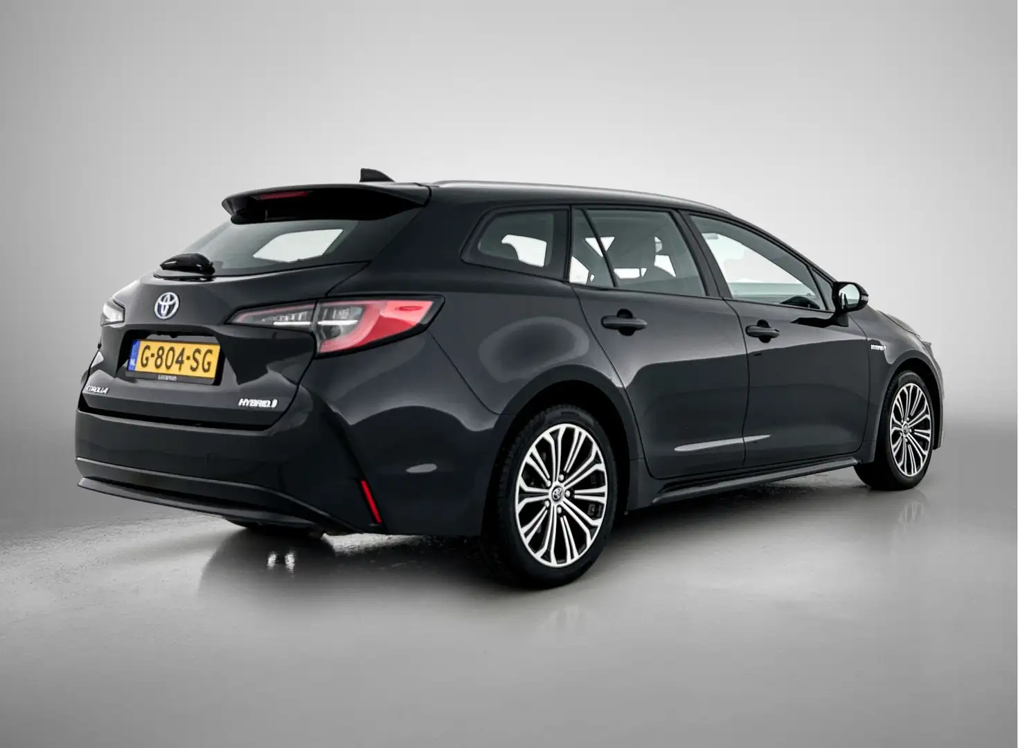 Toyota Corolla Touring Sports 1.8 Hybrid Dynamic \ Navigatie | LM Zwart - 2