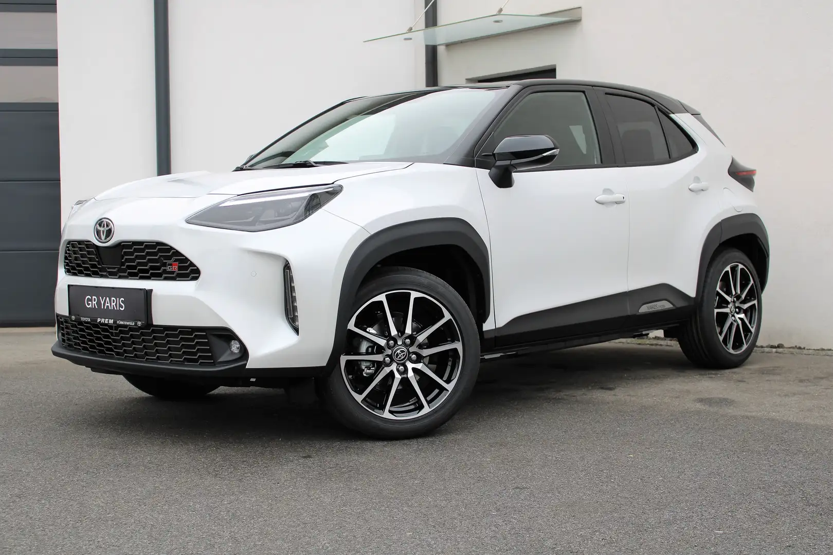 Toyota Yaris Cross GR-SPORT 1.5 VVT-i HYBRID Aut. Weiß - 2