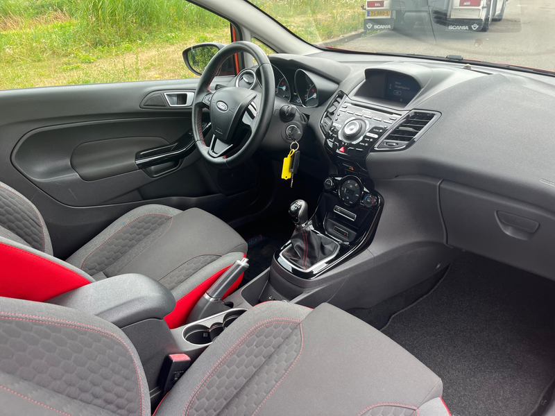Ford Fiesta 1.0 EcoBoost Red/Black Edition BJ 2014 AIRCO ZEER — photo 13
