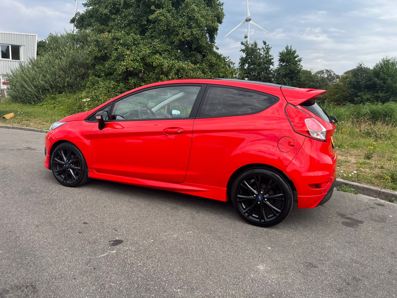 Ford Fiesta 1.0 EcoBoost Red/Black Edition BJ 2014 AIRCO ZEER — photo 10