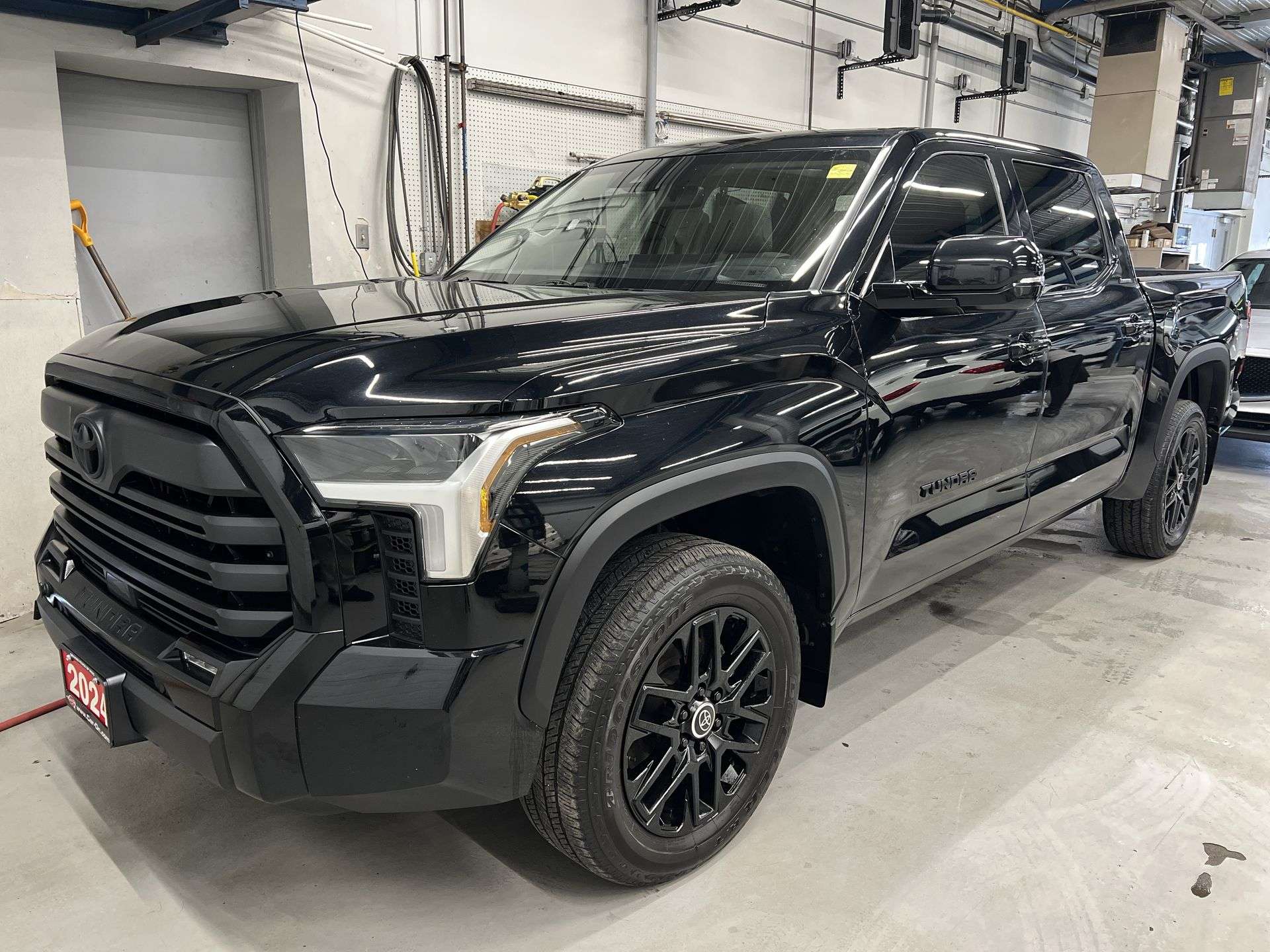  2024 Toyota Tundra Limited CrewMax Cab 4WD   