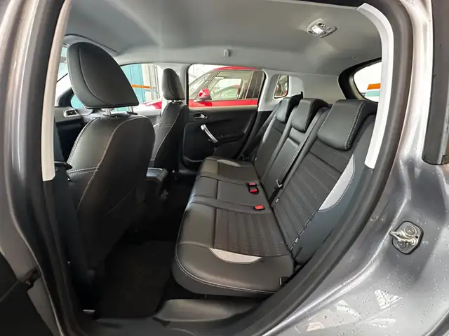 Peugeot 2008 view 6