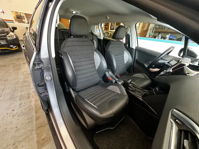 Peugeot 2008 view 11
