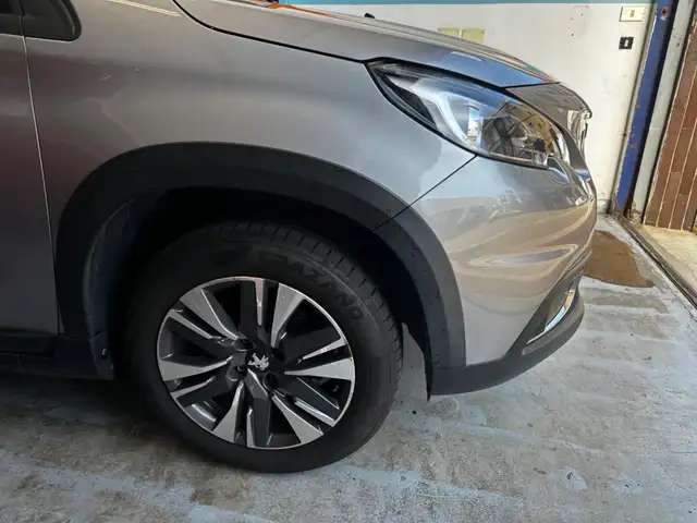 Peugeot 2008 view 5