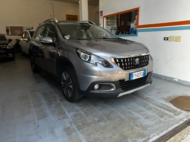 Peugeot 2008 view 4