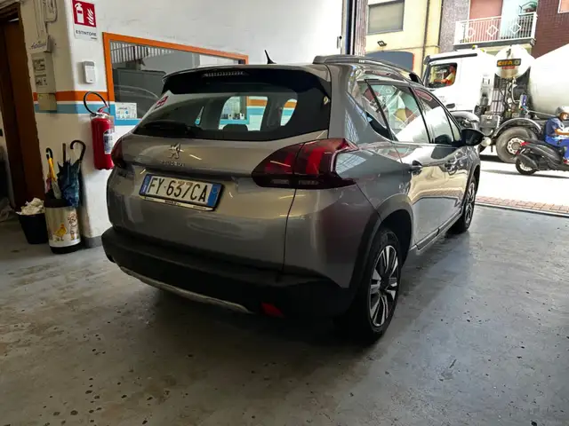 Peugeot 2008 view 3