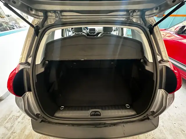 Peugeot 2008 view 9