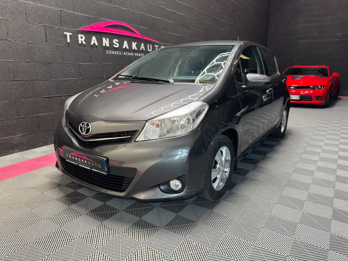 Toyota Yaris Active Gris - 1