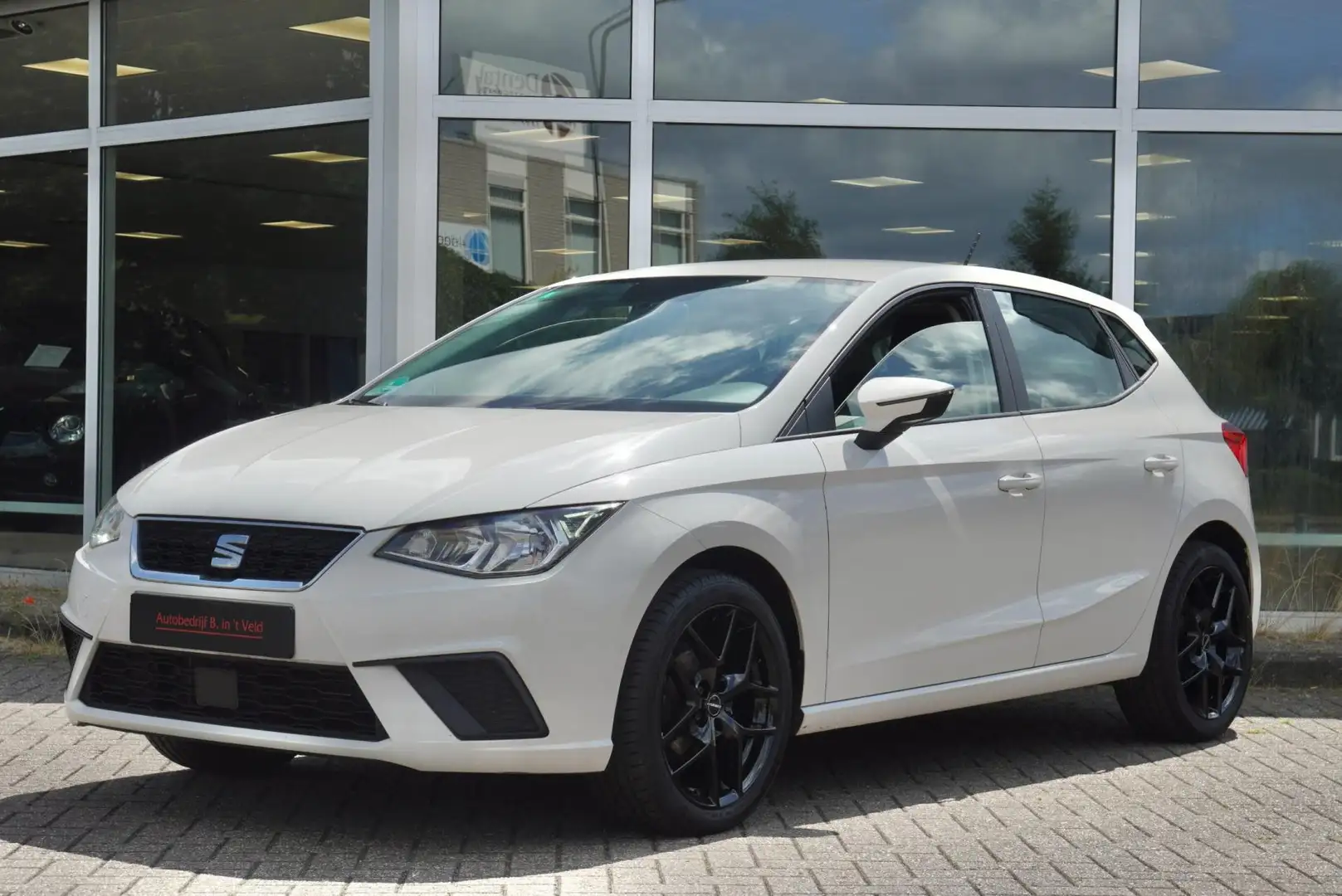 SEAT Ibiza 1.0 NW VELGEN BORBET AIRCO LED BLUETOOTH AMBIANCE Wit - 1