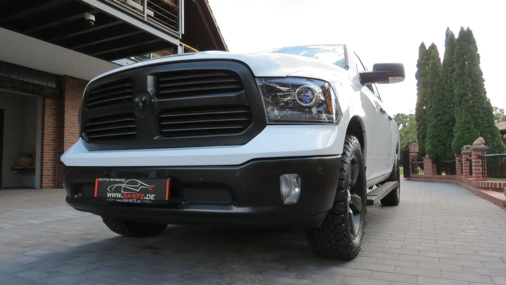 Dodge RAM /5,7 HEMI/V8/4X4/CREW CAB/SPORT/SHZ/LRH/AHK Weiß - 1
