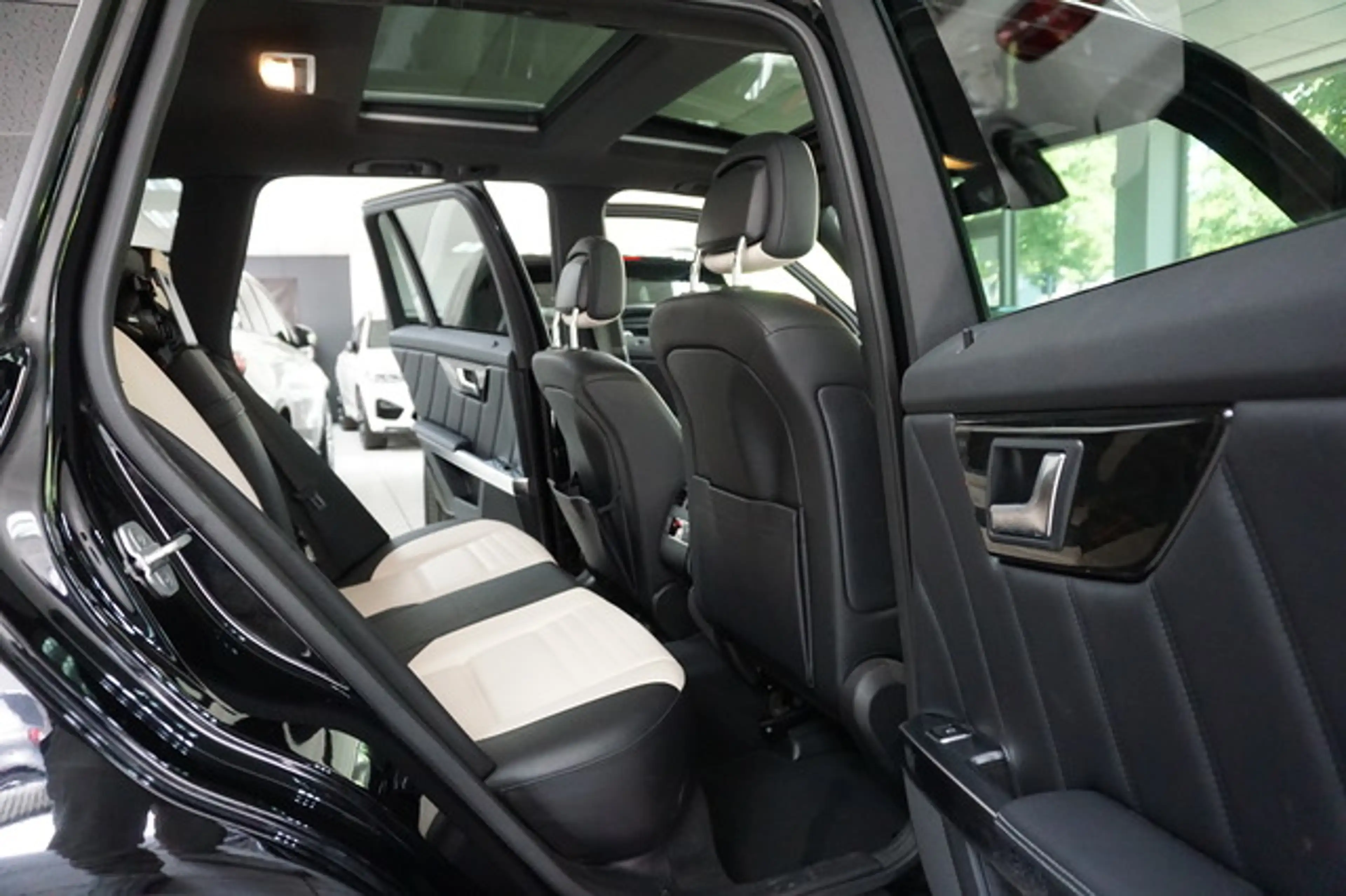Mercedes-Benz GLK 350 4M AMG Line BI-XENON PANO MEMORY H&K NAVI — photo 13