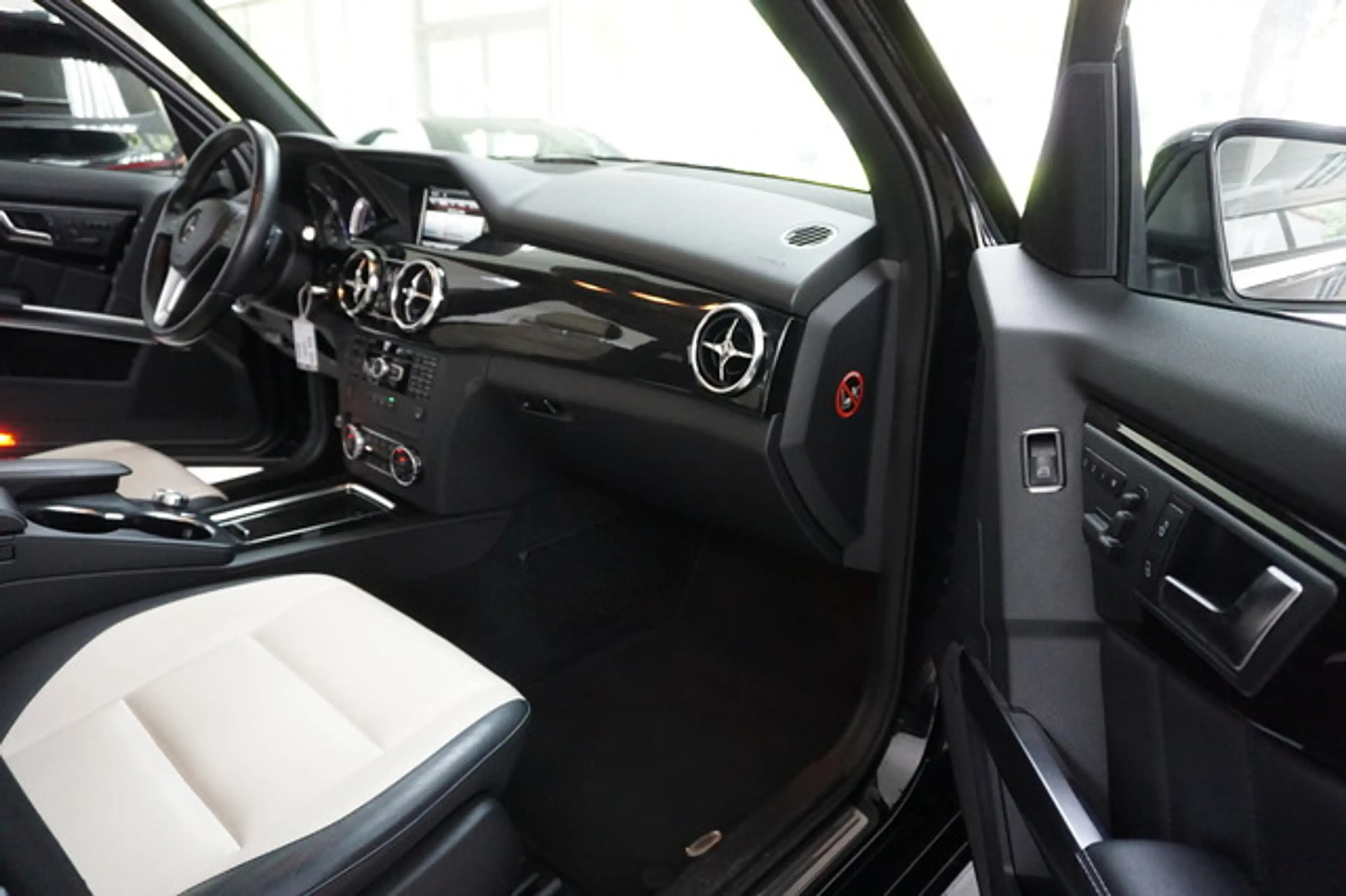 Mercedes-Benz GLK 350 4M AMG Line BI-XENON PANO MEMORY H&K NAVI — photo 7