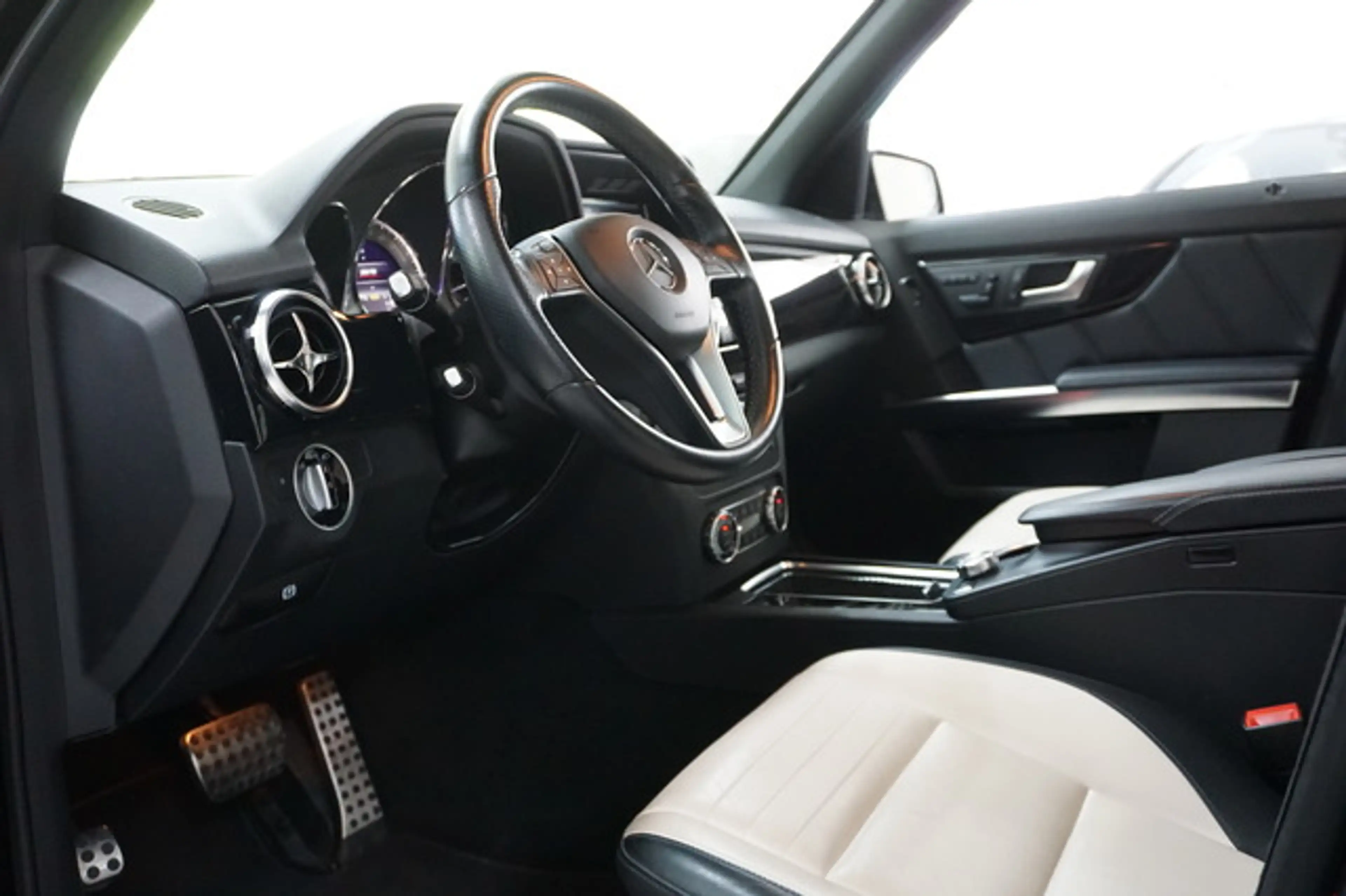 Mercedes-Benz GLK 350 4M AMG Line BI-XENON PANO MEMORY H&K NAVI — photo 6