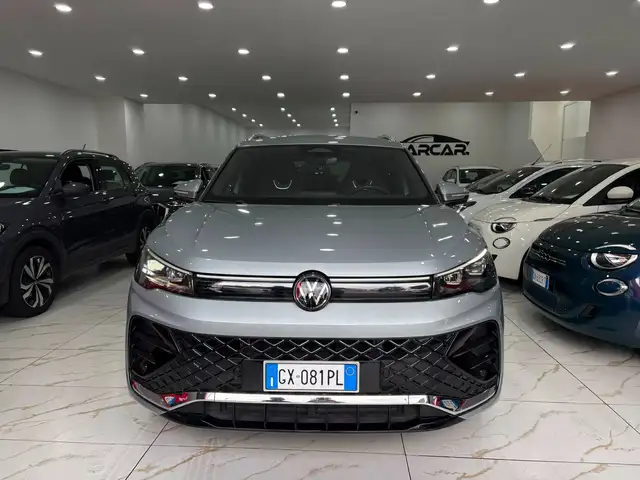 Volkswagen Tiguan view 2