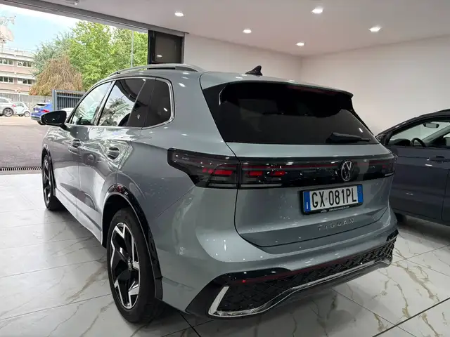 Volkswagen Tiguan view 3