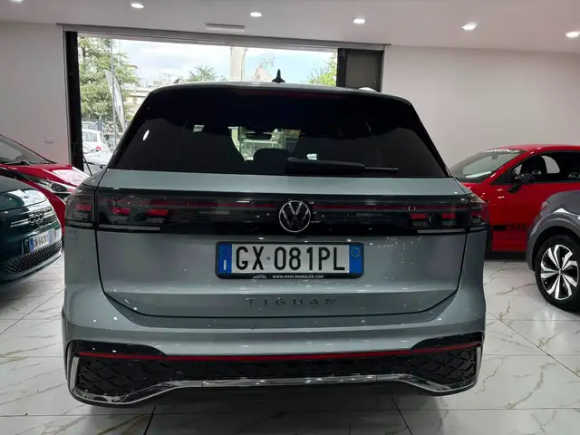 Volkswagen Tiguan view 4