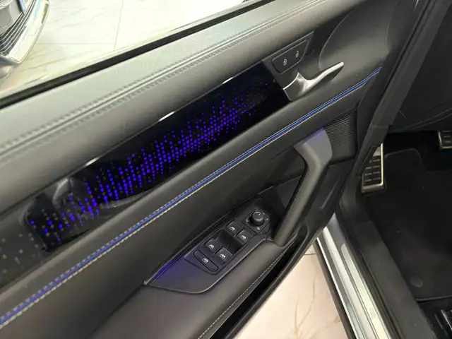 Volkswagen Tiguan view 8
