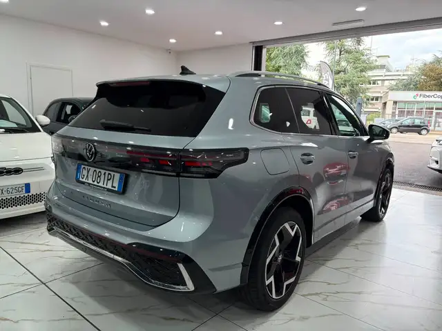 Volkswagen Tiguan view 5