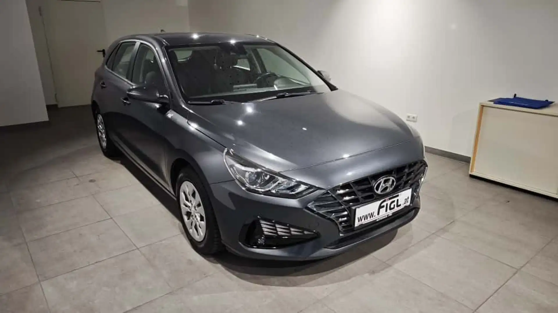 Hyundai i30 1,5 DPI i-Line Plus Grau - 2