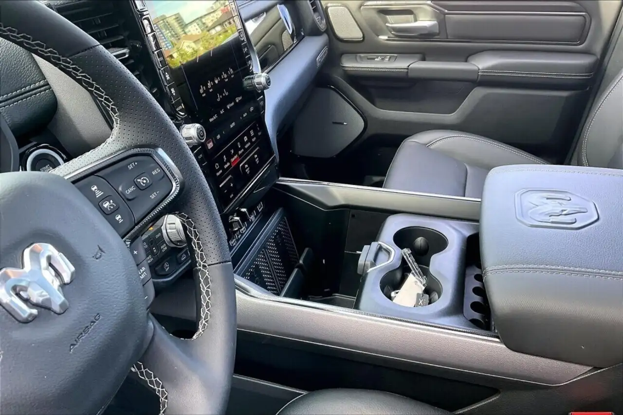 RAM 1500 снимка RAM 1500