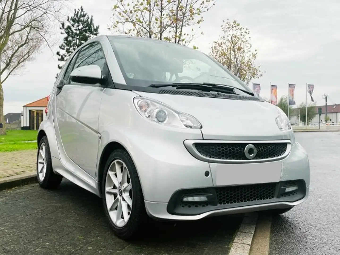 smart forTwo Coupe 1.0i Mhd Passion Softouch Argent - 2