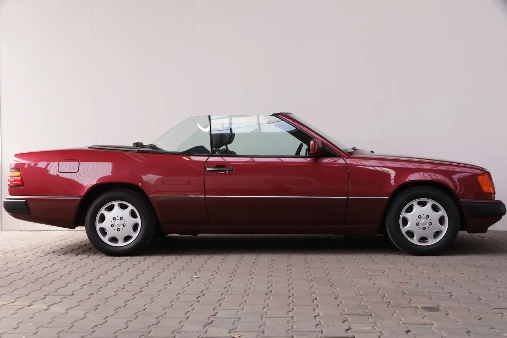 Mercedes-Benz E 320 Roşu - 2