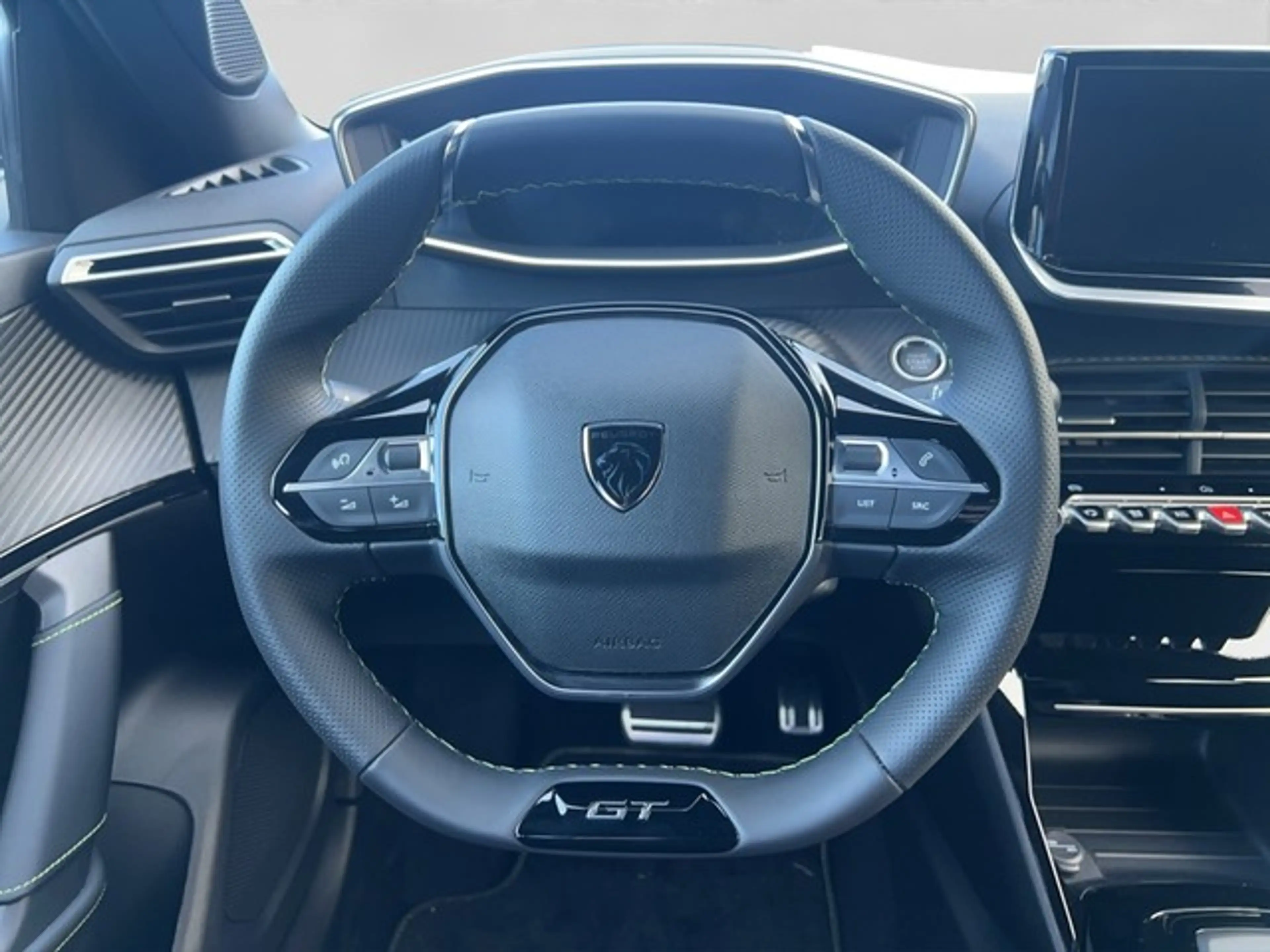 Peugeot 2008 GT EXCLUSIVE HYBRID 145 e-DSC6 GRIP NAV 360KAM ... — photo 13