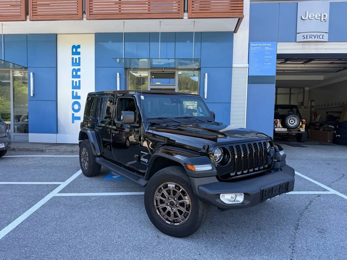 Jeep Wrangler Wrangler Sahara 2.0 PHEV 380PS AT 4XE Schwarz - 2