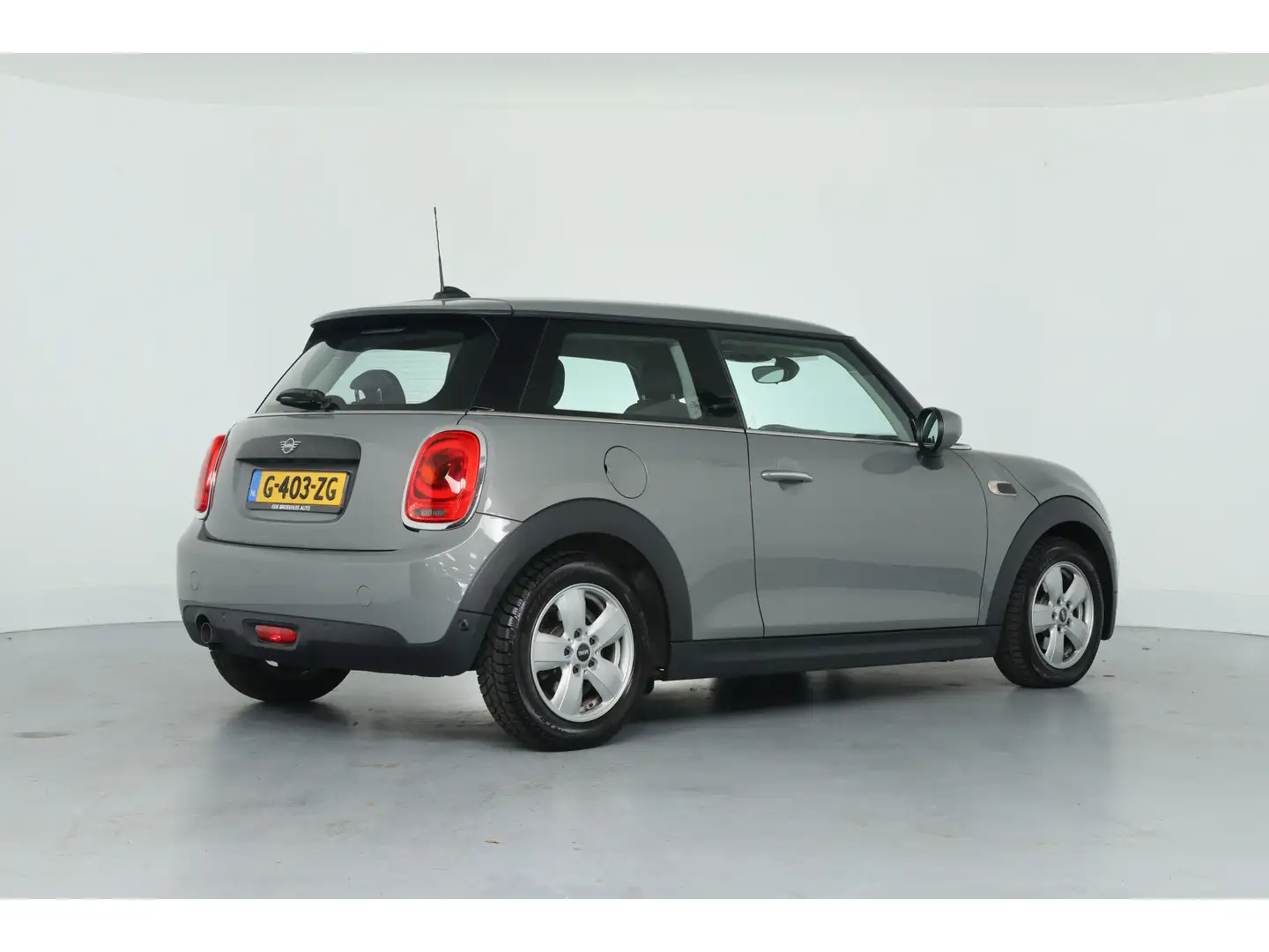 MINI One Mini 1.5 First | Dealer Onderhouden! | Airco | Par Grijs - 2