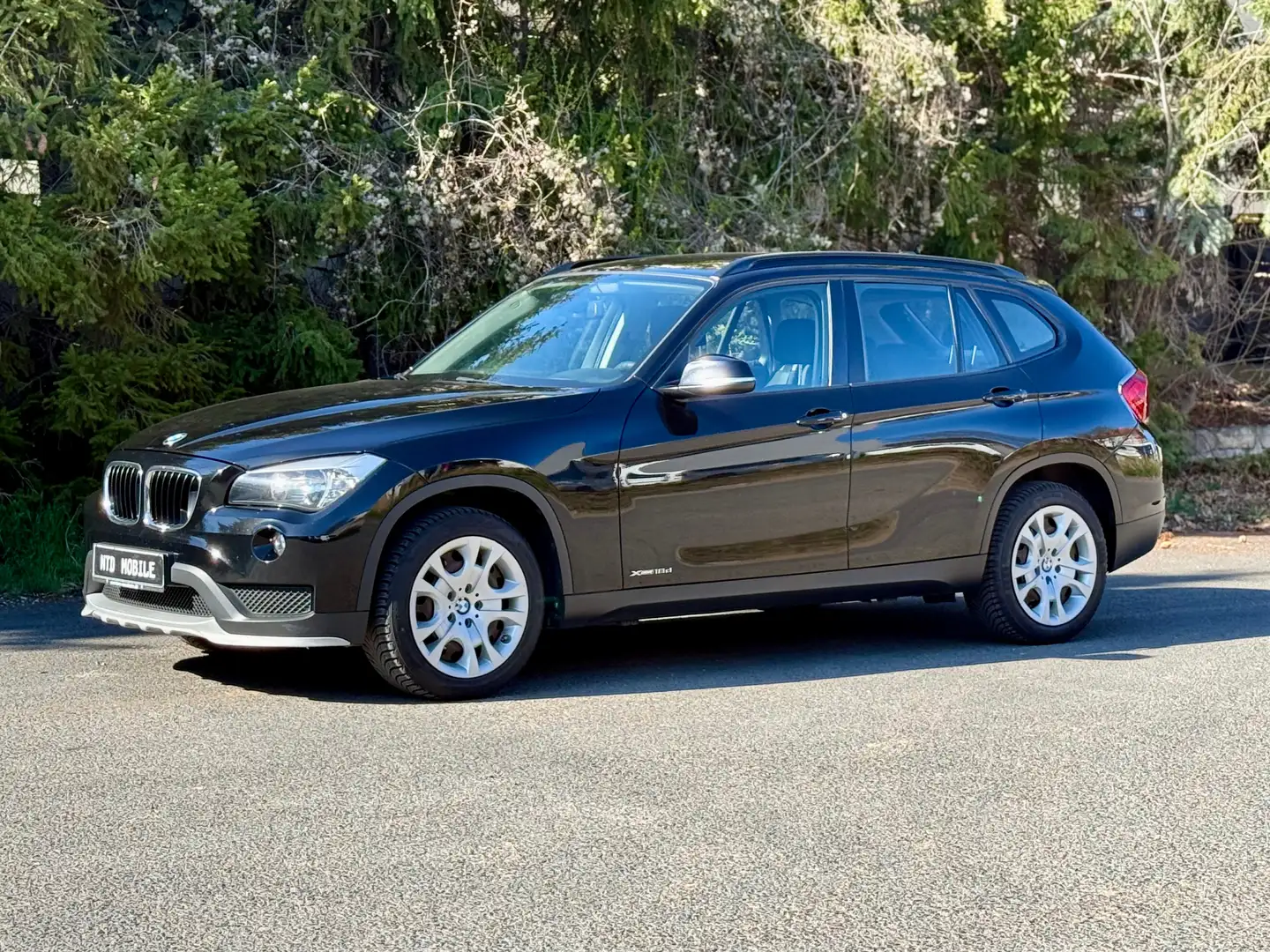 BMW X1 18 d xDrive+TÜV+KLIMAAUT.+AHK+S-HZ+EU5+ Schwarz - 1