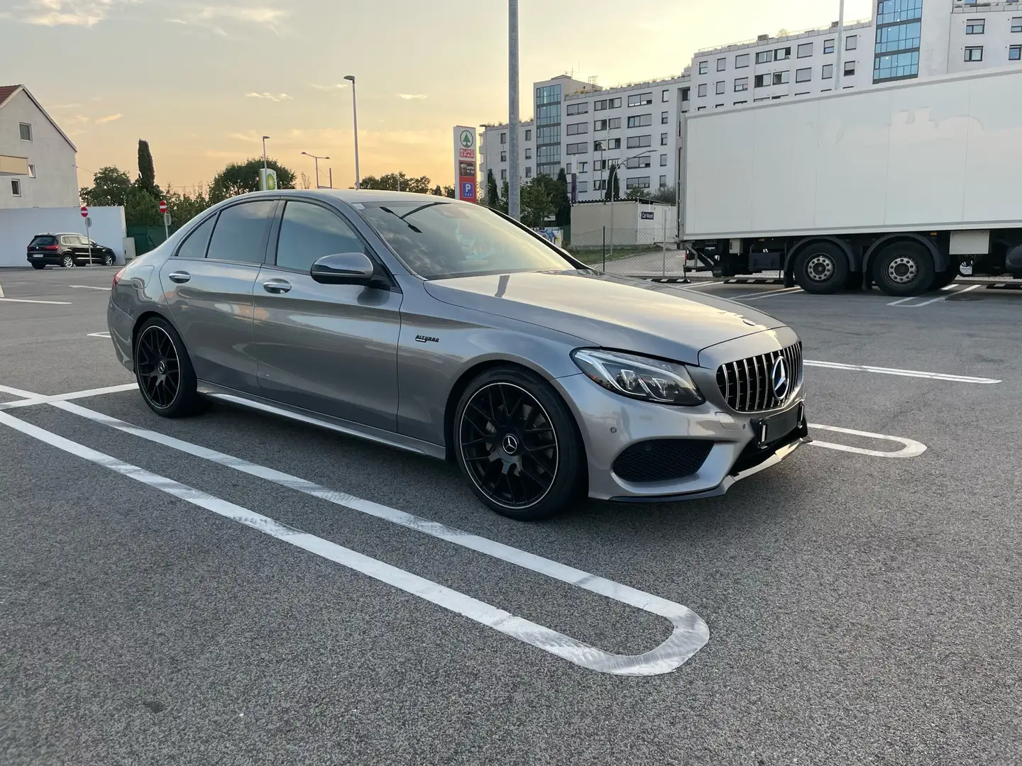 Mercedes-Benz C 220 d AMG Exclusive Line Aut. Silber - 1