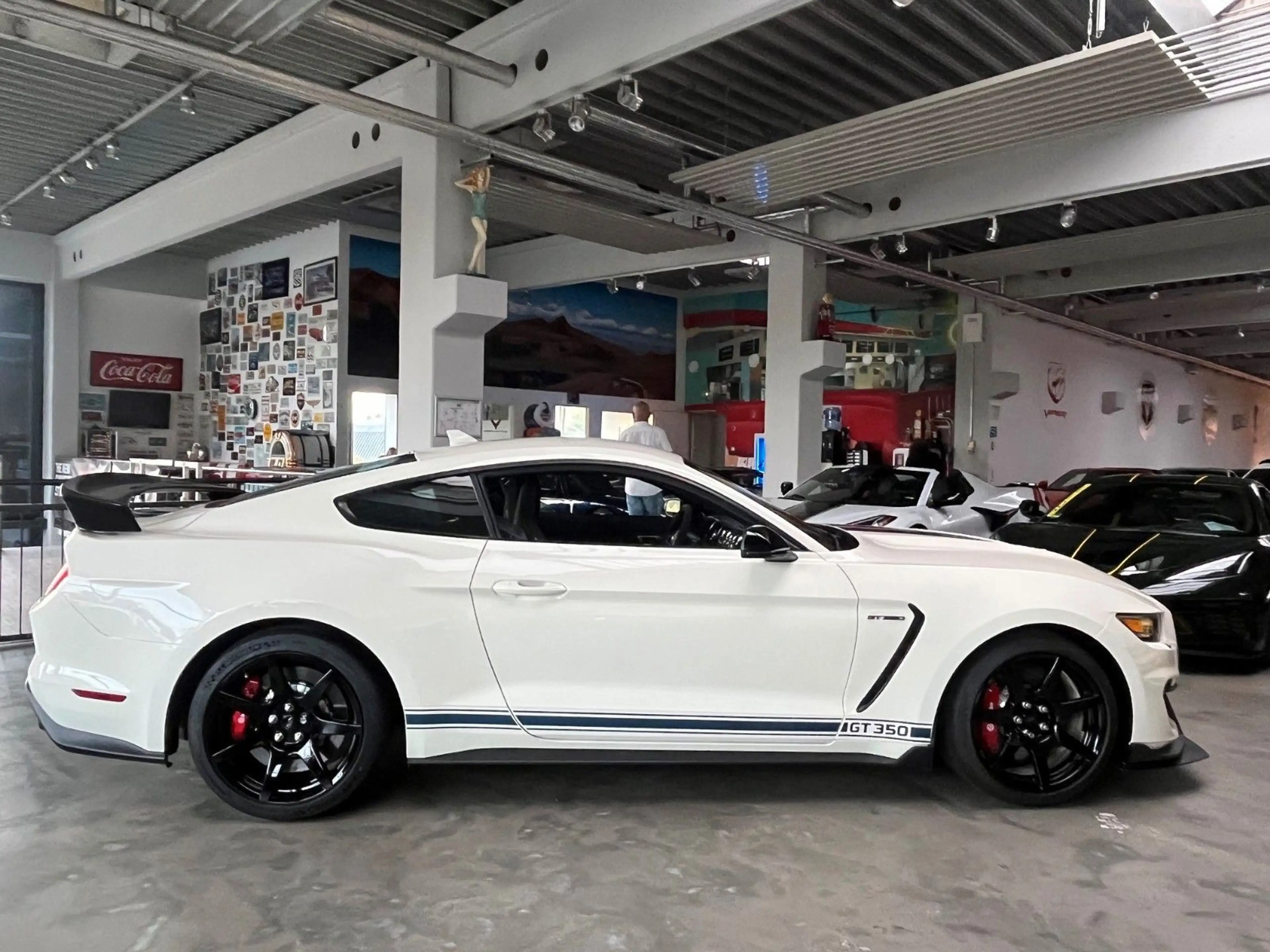 Ford Mustang Shelby GT350R Heritage Edition — photo 6
