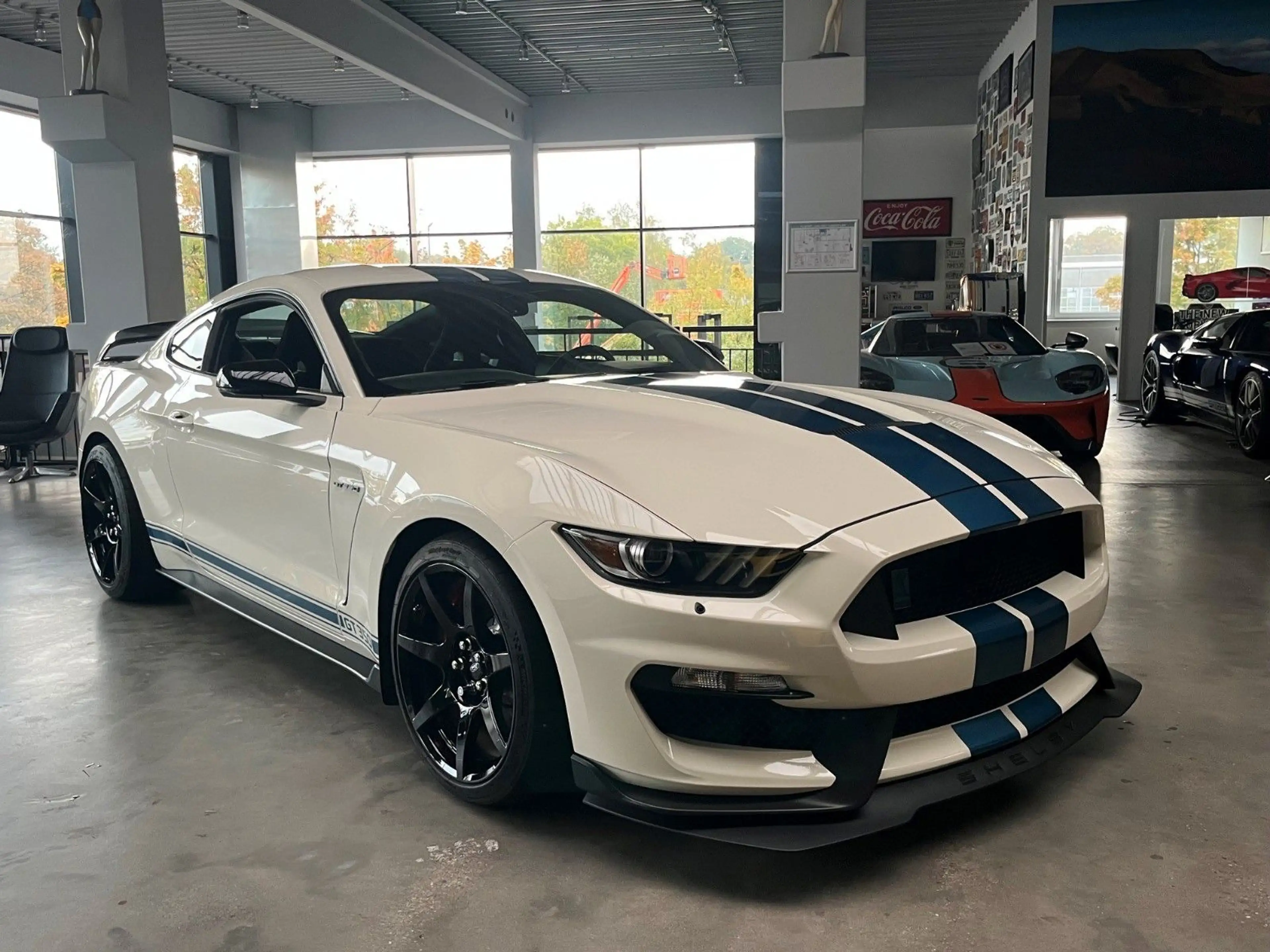 Ford Mustang Shelby GT350R Heritage Edition — photo 2