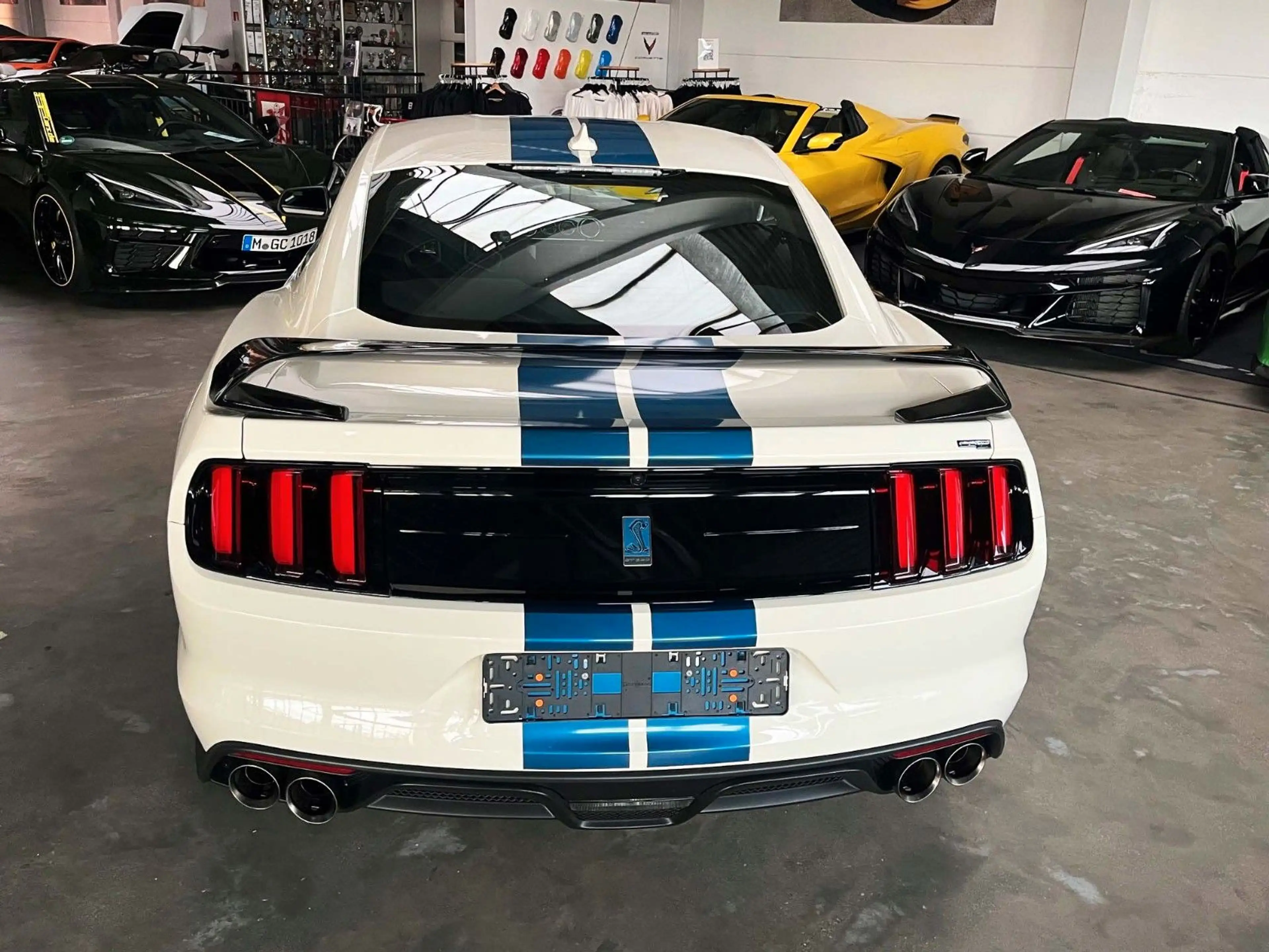 Ford Mustang Shelby GT350R Heritage Edition — photo 11